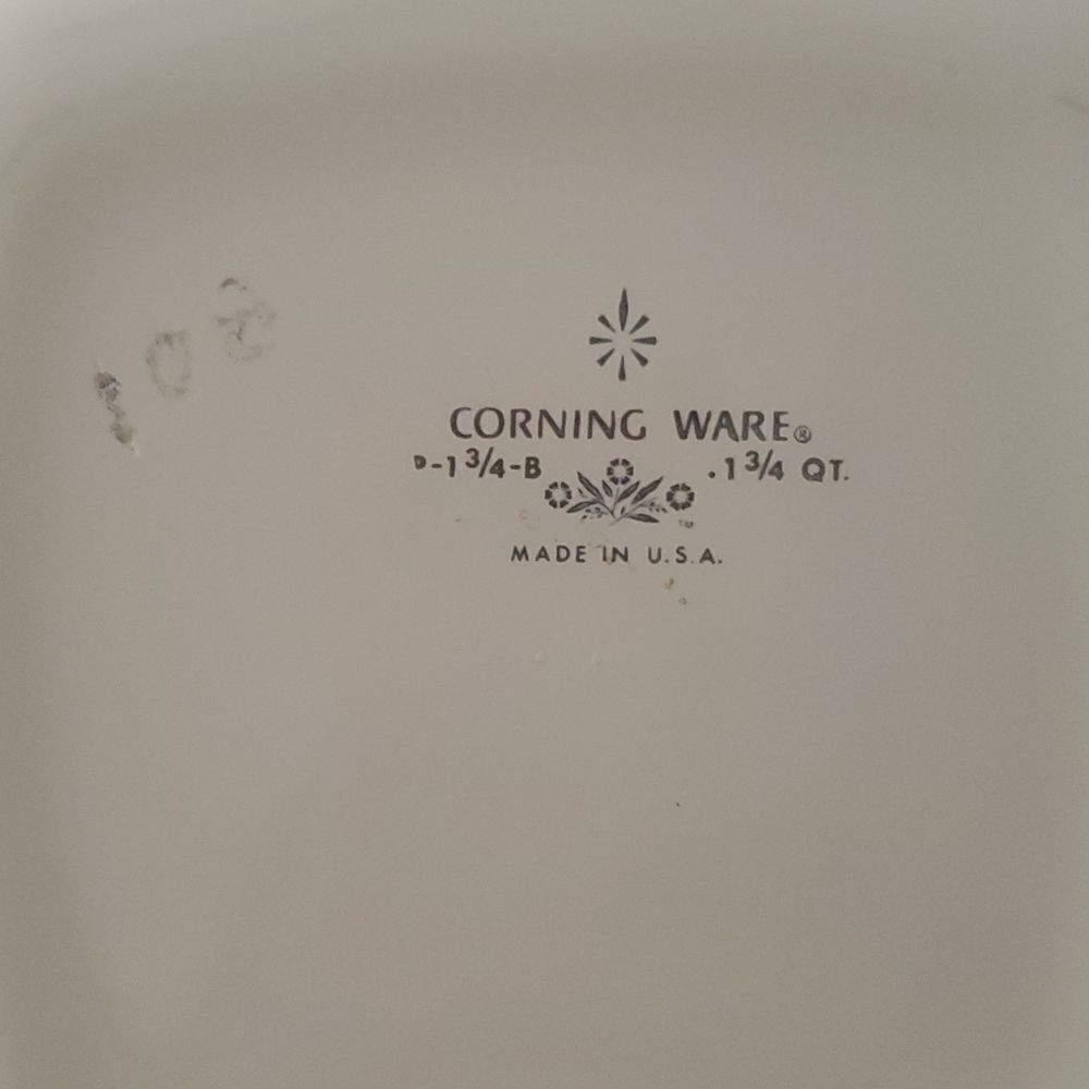 Corningware 1 3/4 quart Dish - Picture 7 of 7